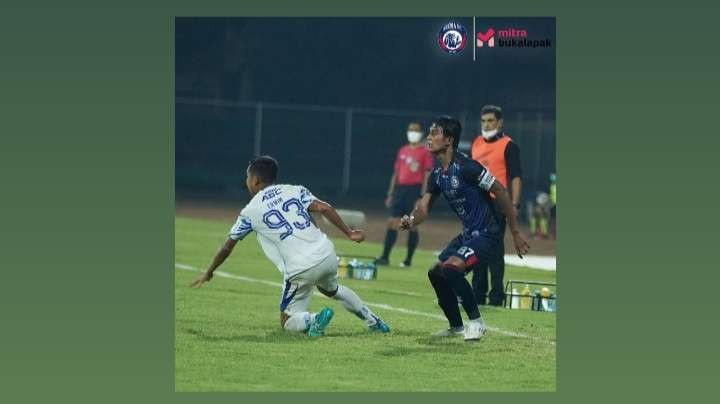 Jalannya laga Arema FC versus Persib Bandung di kompetisi Liga 1 pekan ke-30 (Instagram: @aremafcofficial)