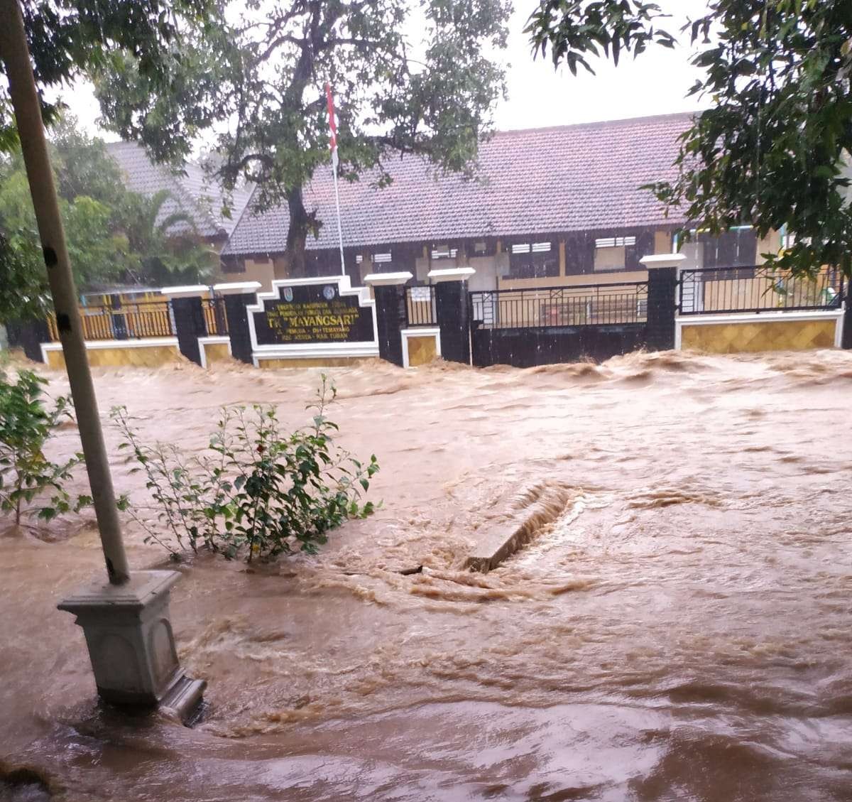 Kondisi Banjir Bandang di Desa Temayang (dok. Istimewa)