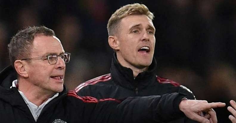 Darren Fletcher (kanan) menjadi penengah saat konflik antara pemain dan manajer Ralf Rangick memanas. (Foto: Twitter)