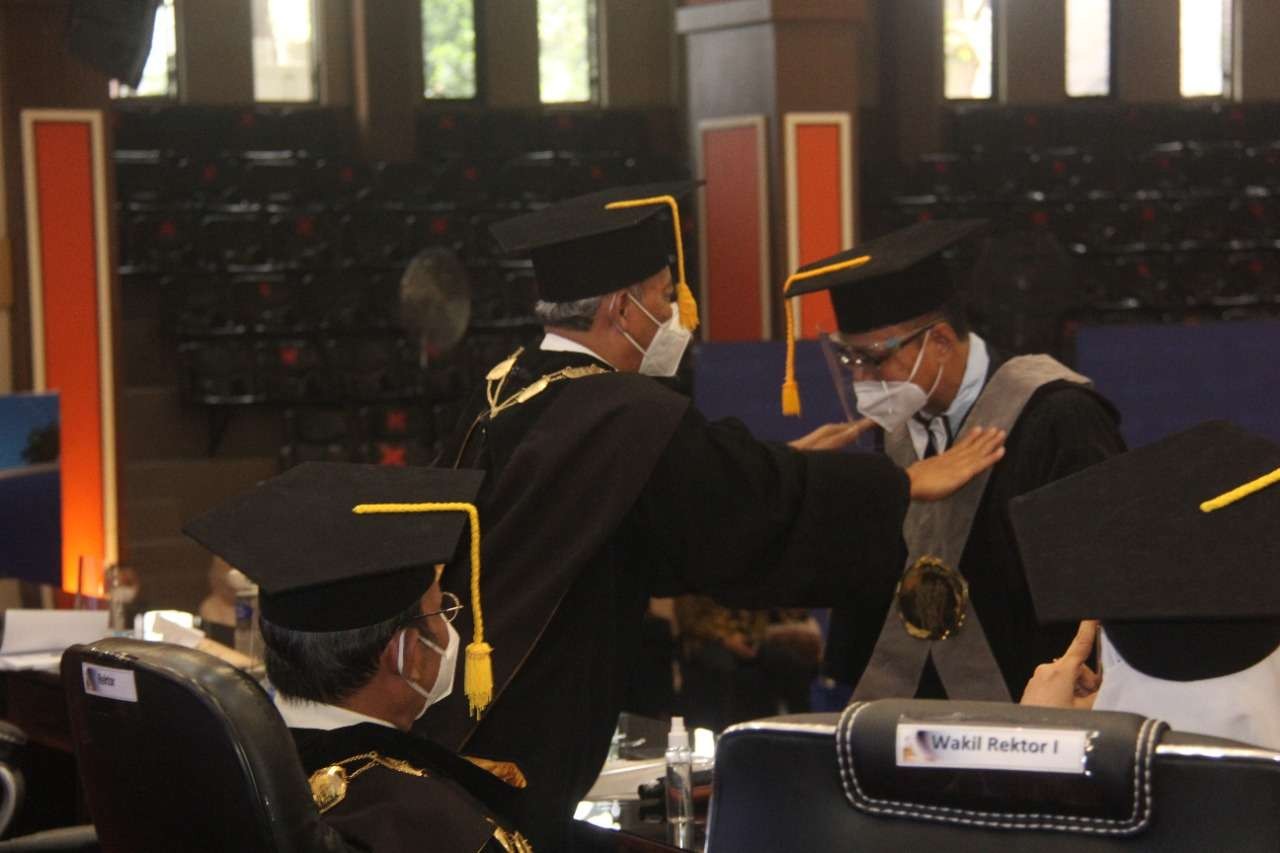 Muhammad Saifi saat dikukuhkan sebagai profesor Universitas Brawijaya pada bidang Manajemen Keuangan (Foto: Istimewa)