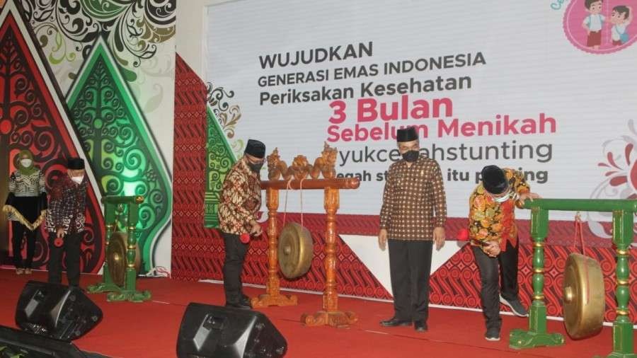 Menteri Agama Yaqut Cholil Qoumas bersama Kepala Badan Kependudukan dan Keluarga Berencana Nasional (BKKBN) melaunching Pencegahan Stunting. (Foto: Kemenag)