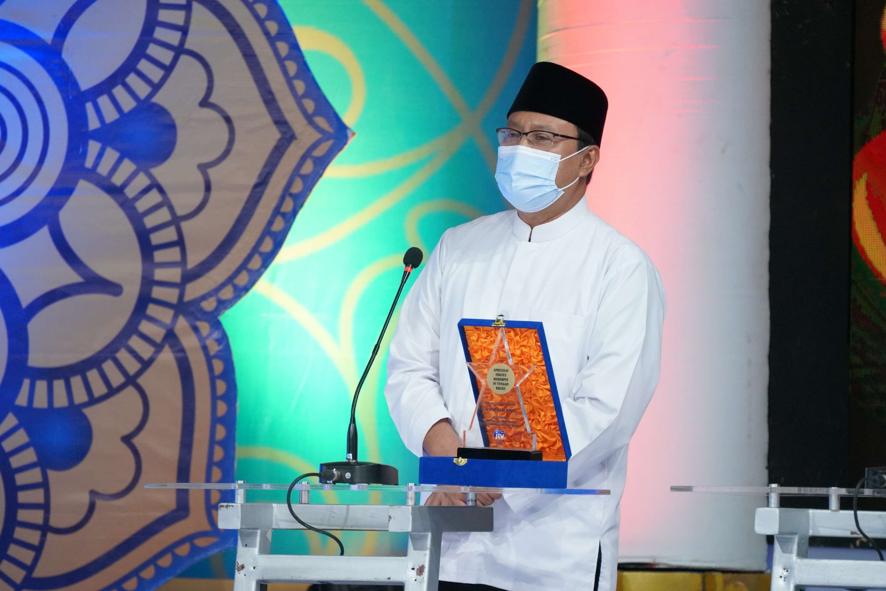 Walikota Pasuruaan Saifullah Yusuf atau Gus Ipul menerima apresiasi memimpin di tengah krisis (Foto: bagian Prokopim Kota Pasuruan)