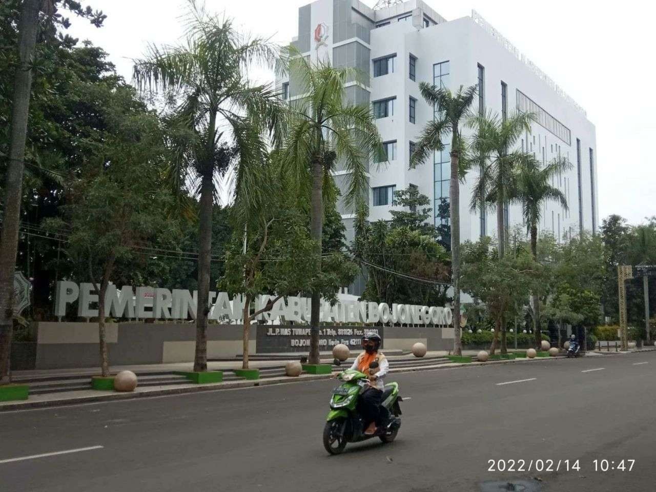 Gedung berlantai tujuh milik Pemerintah Kabupaten Bojonegoro.(Foto: Sujatmiko/Ngopibareng.id)