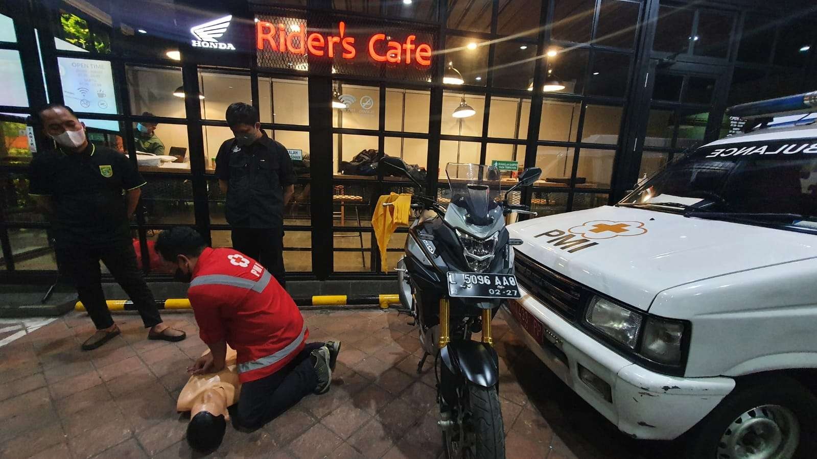 PT. Mitra Pinasthika Mulia (MPM Honda Jatim) main dealer sepeda motor Honda wilayah Jatim dan Nusa Tenggara Timur membekali para biker yang mendapatkan Golden Tiket kompetisi Video GP Mandalika dengan materi yang penting sebelum melakukan touring panjang. (Foto: MPM Honda Jatim)