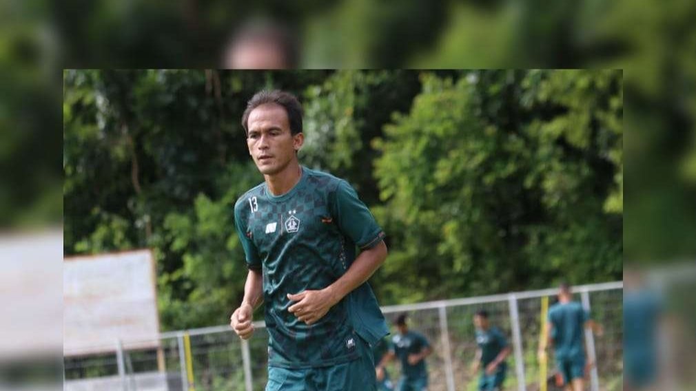 Pemain gaek Persik Kediri Faris Aditama menyebut empat sisa pertandingan terakhir yang dilakoni oleh sejumlah kontestan liga 1 2021-2022 akan berlangsung ketat.  (Foto: Istimewa)