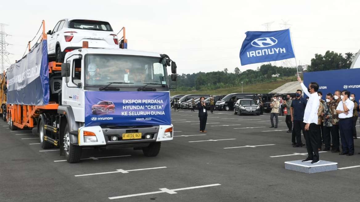 Presiden luncurkan mobi listrik pertama rakitan Inddonesia ( Foto: Setpres)