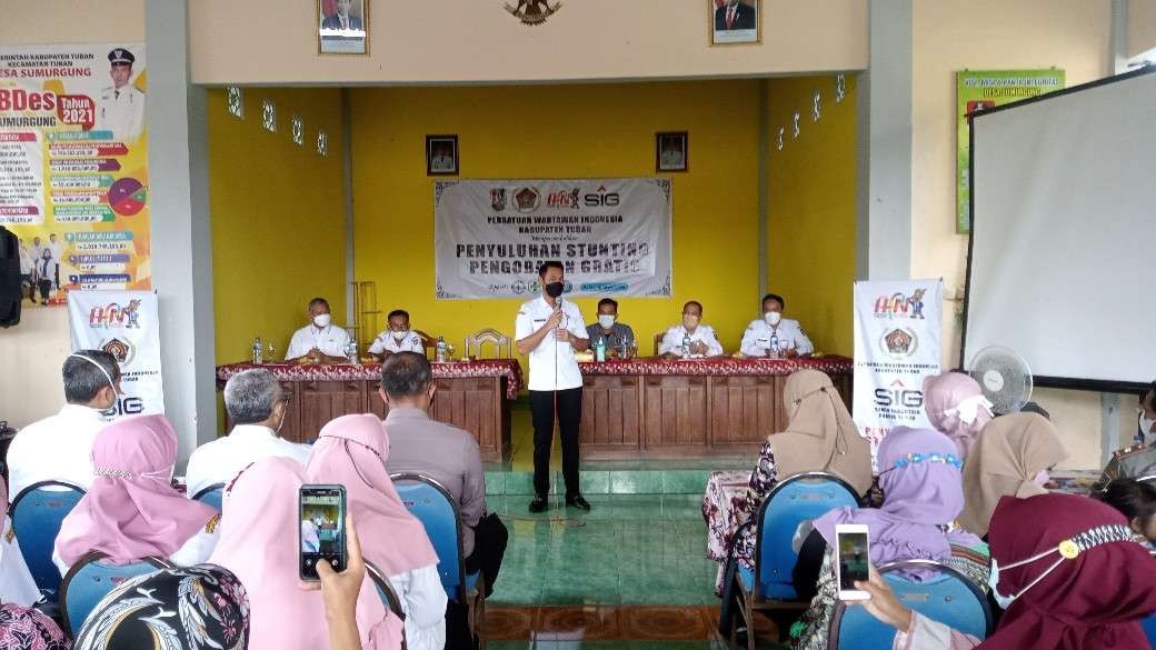 Bupati Tuban, Aditya Halindra Faridzky mensosialisasikan serta memaparkan terkait stunting kepada masyarakat (Foto: Khoirul Huda/Ngopibareng.id)