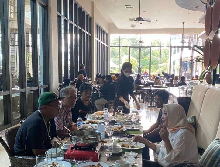 Septriana Tangkary, Direktur Informasi dan Komunikasi Perekonomian dan Maritim Ditjen IKP Kominfo mengungkapkan hal ini, saat makan siang bersama Ngopibareng.id di Hotel Lombok Astoria, Rabu, 16 Maret 2022. (Foto: Istimewa)