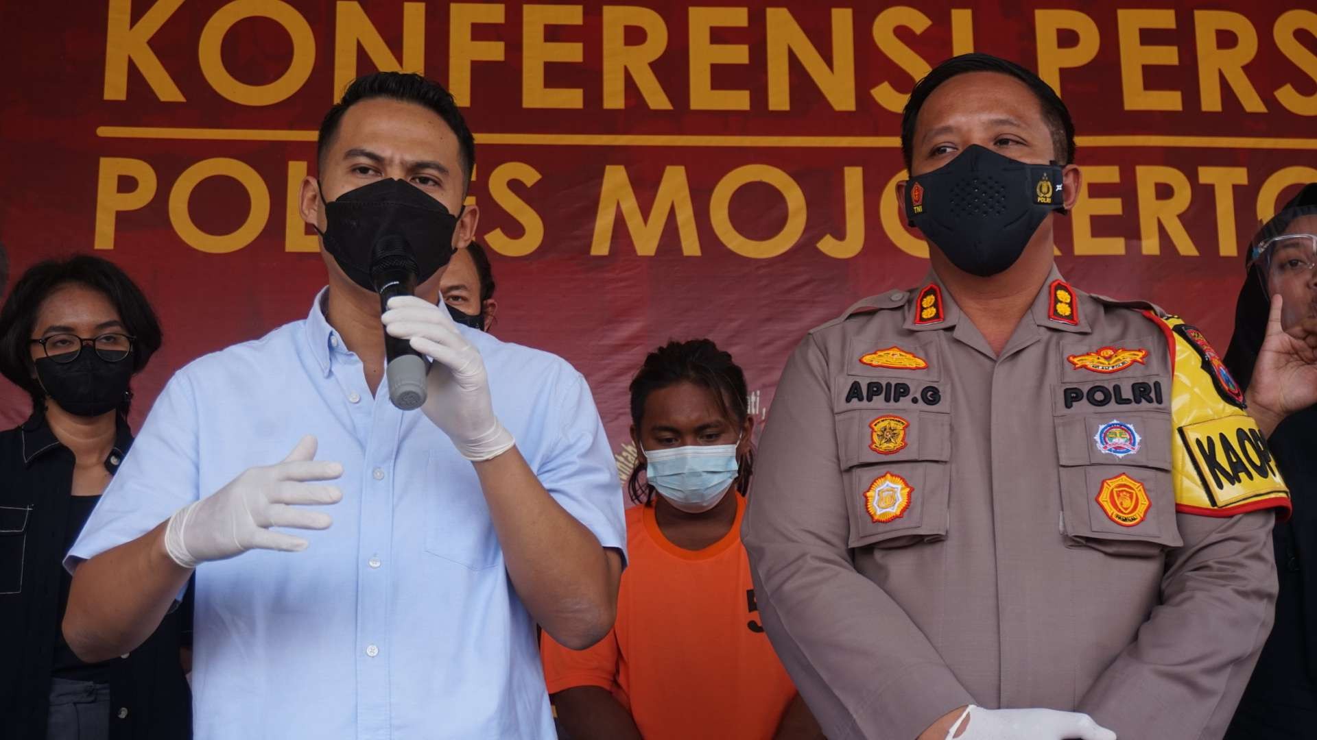 Konferensi pers ungkap kasus pengeroyokan di Mapolres Mojokerto.(Deni Lukmantara/Ngopibareng)