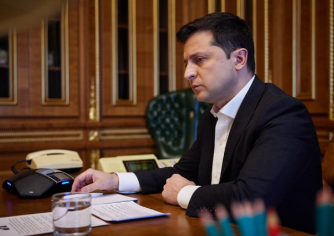 Video deepfake menyaru Presiden Ukraina Volodymyr Zelensky, viral di media sosial. Meta pun menurunkan video yang beredar di Facebook itu. (Foto: Twitter)