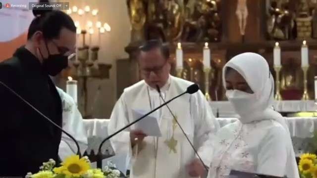 Pernikahan beda agama Staf Khusus Presiden Jokowi, Ayu Kartika Dewi dengan Gerald Sebastian di Gereja Katedral, Jakarta, Jumat 18 Maret 2022. (Foto: Istimewa)