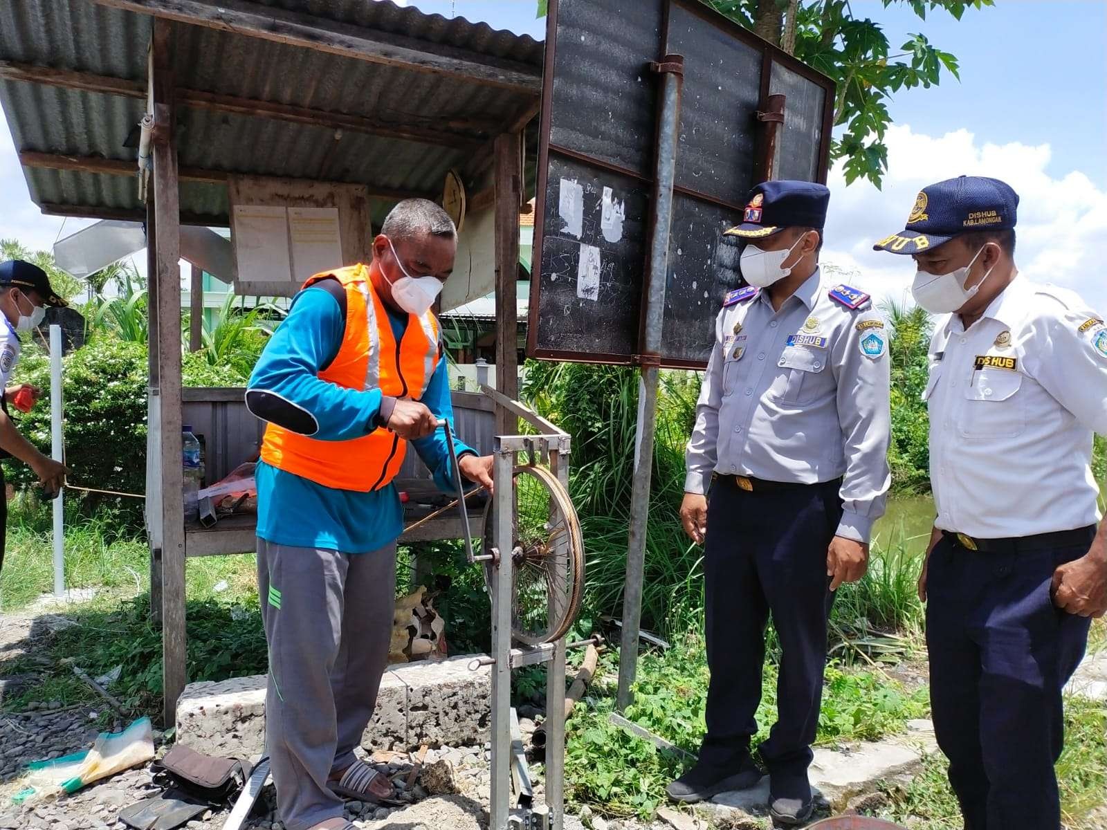 Alat manual palang pintu rel kereta api yang dibuat M. Tarmuzi. (Foto: Istimewa)