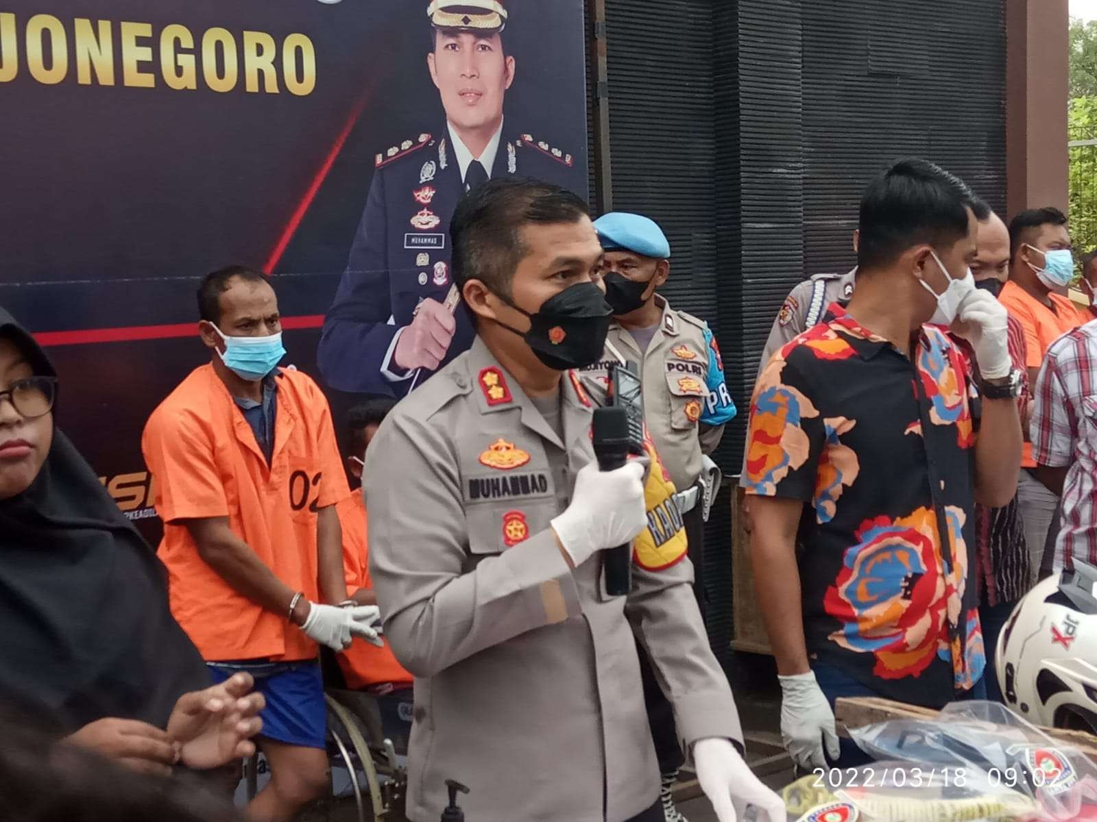 Kapolres Bojonegoro AKBP Muhammad jumpa pers di Markas Polres Bojonegoro, Jumat 18 Maret 2022.(Foto: Sujatmiko/ngopibareng.id)