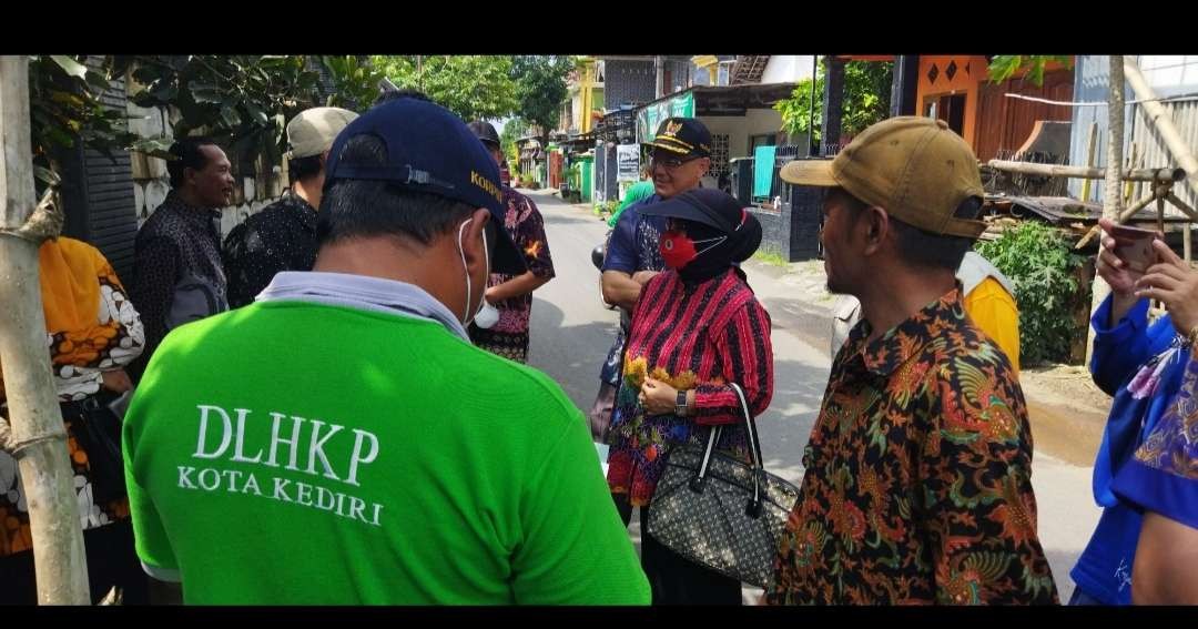 Ratusan warga terdampak pencemaran air, Komisi C DPRD Kota Kediri Sidak Cari Solusi. (Foto: Fendhy Plesmana/Ngopibareng.id)