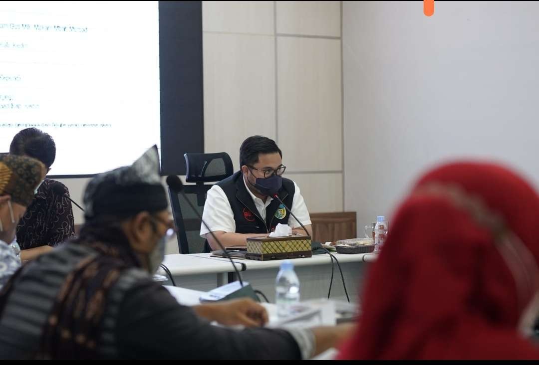 Bupati Kediri memimpin rapat persiapan peringatan hari jadi. (Foto: Dok Pemkab Kediri)