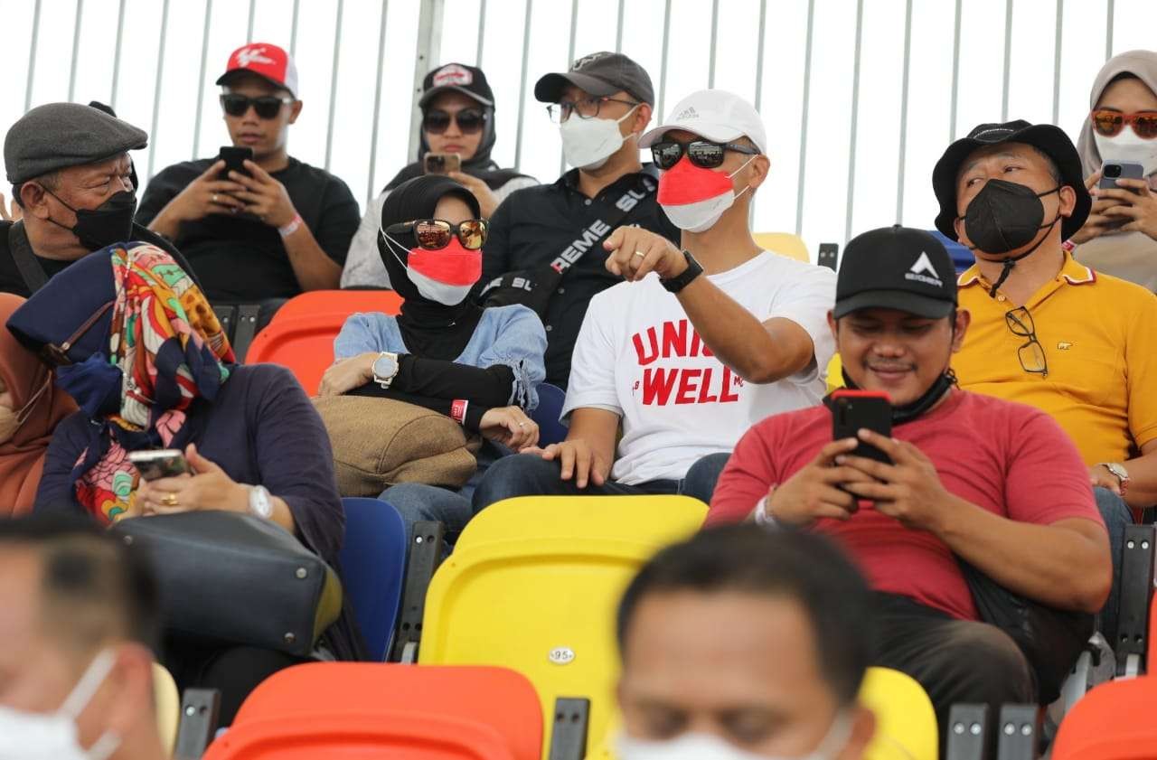 Ganjar bersama istri menyaksikan MotoGP Mandalika. (Foto: Dok Jateng)