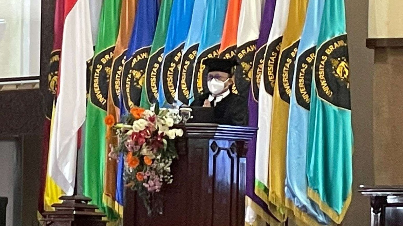 Sekretaris Jenderal Kementerian Tenaga Kerja RI Anwar Sanusi dikukuhkan menjadi guru besar bidang kebijakan publik Fakultas Ilmu Sosial dan Politik Universitas Brawijaya, Sabtu, 19 Maret 2022. (Foto: Istimewa)