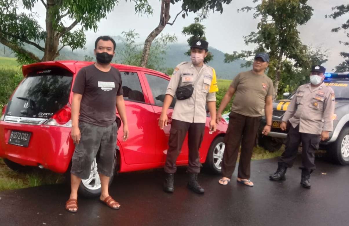 Petugas berhasil menemukan mobil korban yang sudah diganti pelat nomornya (foto:istimewa)