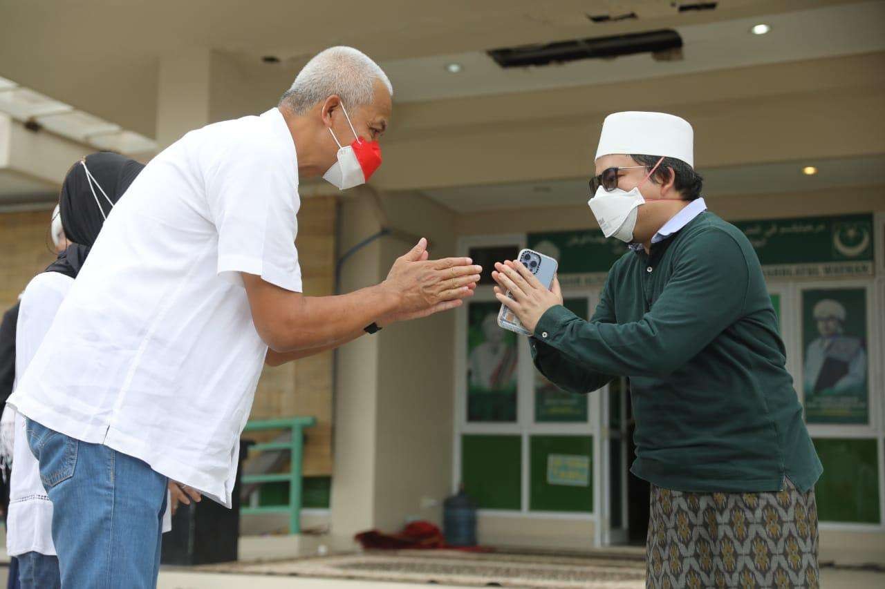 Gubernur Jawa Tengah, Ganjar Pranowo bertemu TGB Zainuddin Atsani di Pondok Pesantren Syaikh Zainuddin Nahdlatul Wathan Anjani Kabupaten Lombok Timur, NTB, Senin 21 Maret 2022. (Foto: Istimewa)