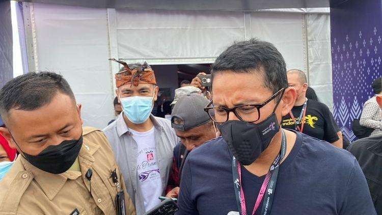 Menteri Pariwisata dan Ekonomi Kreatif, Sandiaga Uno saat berada di Sirkuit Mandalika, Lombok Tengah, Nusa Tenggara Barat (Foto: Lalu Theo/ngopibareng.id)