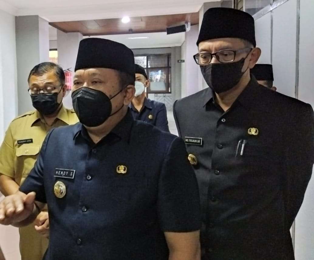 Bupati Jember Hendy Siswanto bersama Wakil Bupati Jember KH. MB Firjaun Barlaman (Foto:Istimewa)