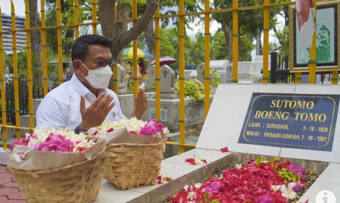 Kepala Staf Kepresidenan (KSP) Moeldoko saat mengunjungi makam Bung Tomo. (Foto: Antara)