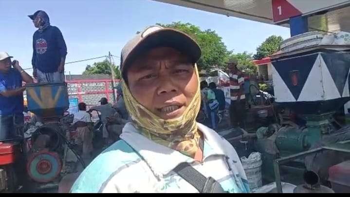 Salah satu pekerja selep keliling, Suyitno (Foto:Istimewa)