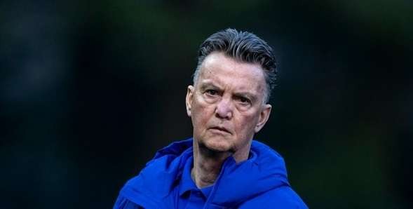 Pelatih timnas Belanda, Louis Van Gaal bisa dampingi timnya melawan Denmark jika tes terbaru menunjukkan dirinya telah negatif Covid-19. (Foto: Twitter)