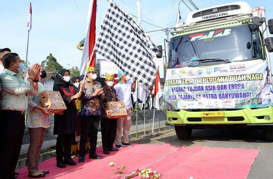 Bupati Banyuwangi melepas ekspor perdana komoditas pertanian Banyuwangi  (foto: istimewa)