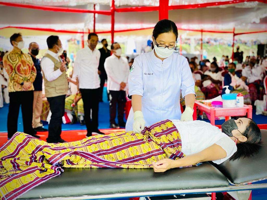 Presiden Jokowi menghadiri kegiatan BKKBN dalam program percepatan penurunan stunting di NTT. (Foto: Setpres)