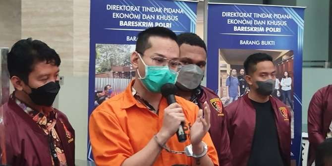 Tersangka kasus Binomo, Indra Kenz saat gelar perkara di Bareskrim Polri. (Foto: Ant)