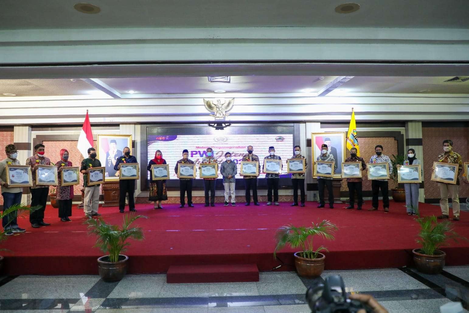 Gubernur Jawa Tengah Ganjar Pranowo meraih penghargaan PWI Jateng Award 2022, Jumat 25 Maret 2022. (Foto: Istimewa)