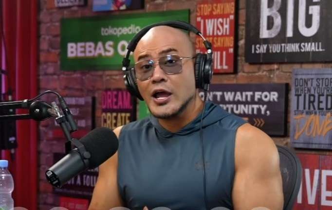 Deddy Corbuzier memandu podcast Close the Door. (Foto: YouTube)