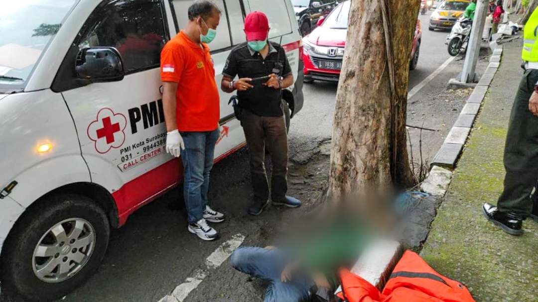 Proses evakuasi penemuan jenazah DPO Polresta Sidoarjo. (Foto: Istimewa)