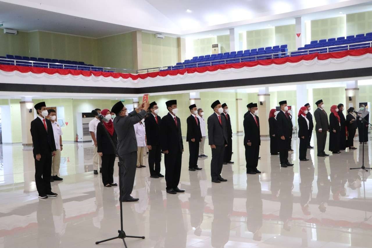 Pengambilan sumpah jabatan para pejabat di lingkungan Sekjen Kementerian ESDM dan BPSDM Kementerian ESDM di Grha Oktana PEM Akamigas. (Foto: Ahmad Sampurno/Ngopibareng.id)