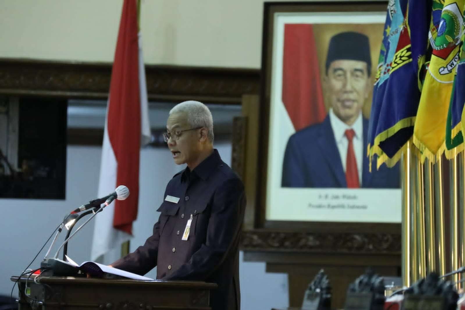 Gubernur Ganjar Pranowo saat menyampaikan LKPJ tahun 2021 dalam Rapat Paripurna di Gedung Berlian DPRD Jateng, Selasa, 28 Maret 2022. (Foto: dok. Humas Pemprov Jateng)