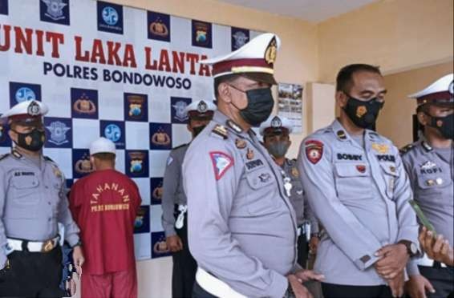 Polisi menetapkan tersangka sopir mobil pick up yang terbalik dan mengakibatkan 7 orang meninggal dunia. (Foto: Guido/ngopibareng.id)