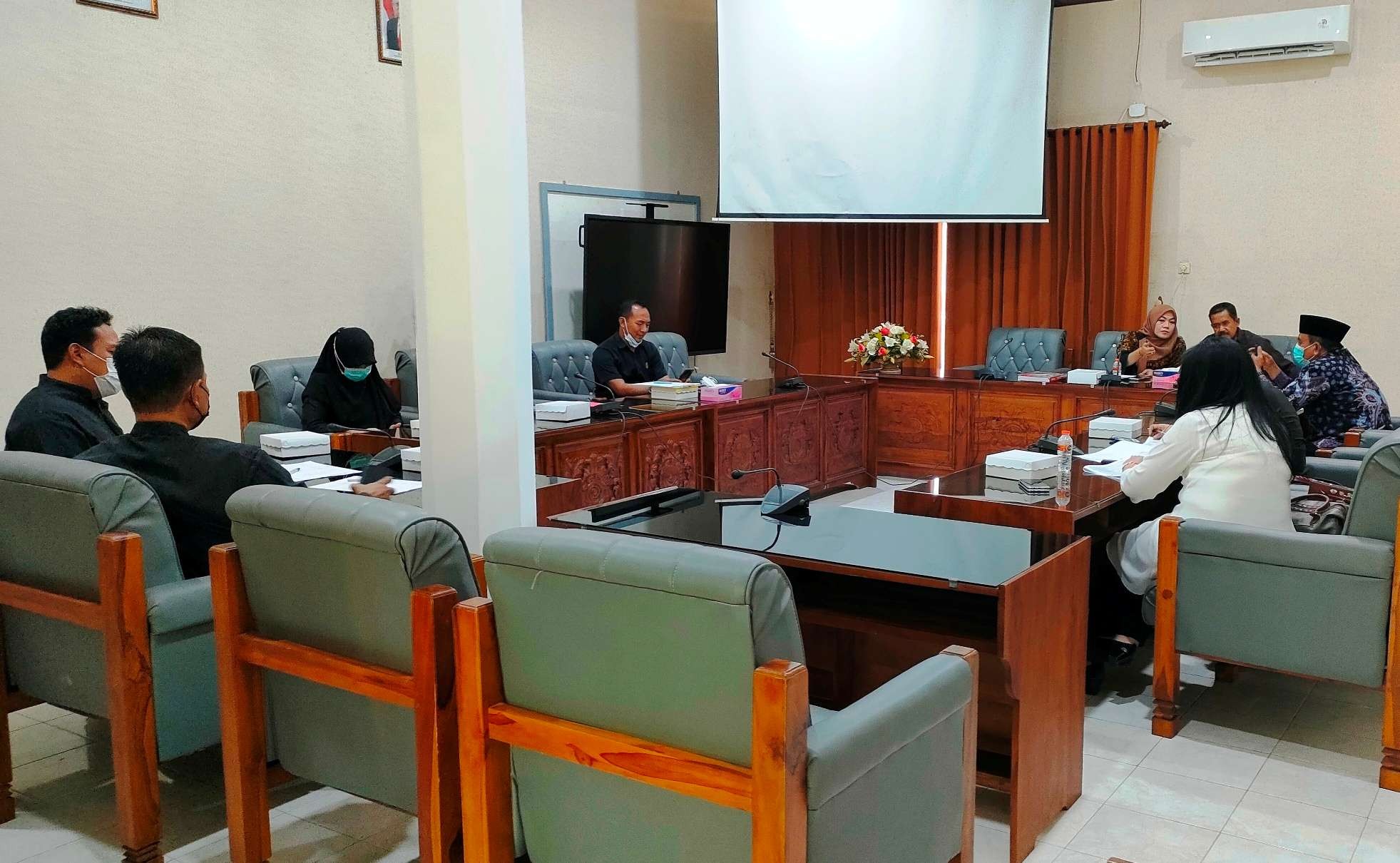 Komisi III menggelar rapat kerja dengan Bapenda dan BPKAD (foto: istimewa)