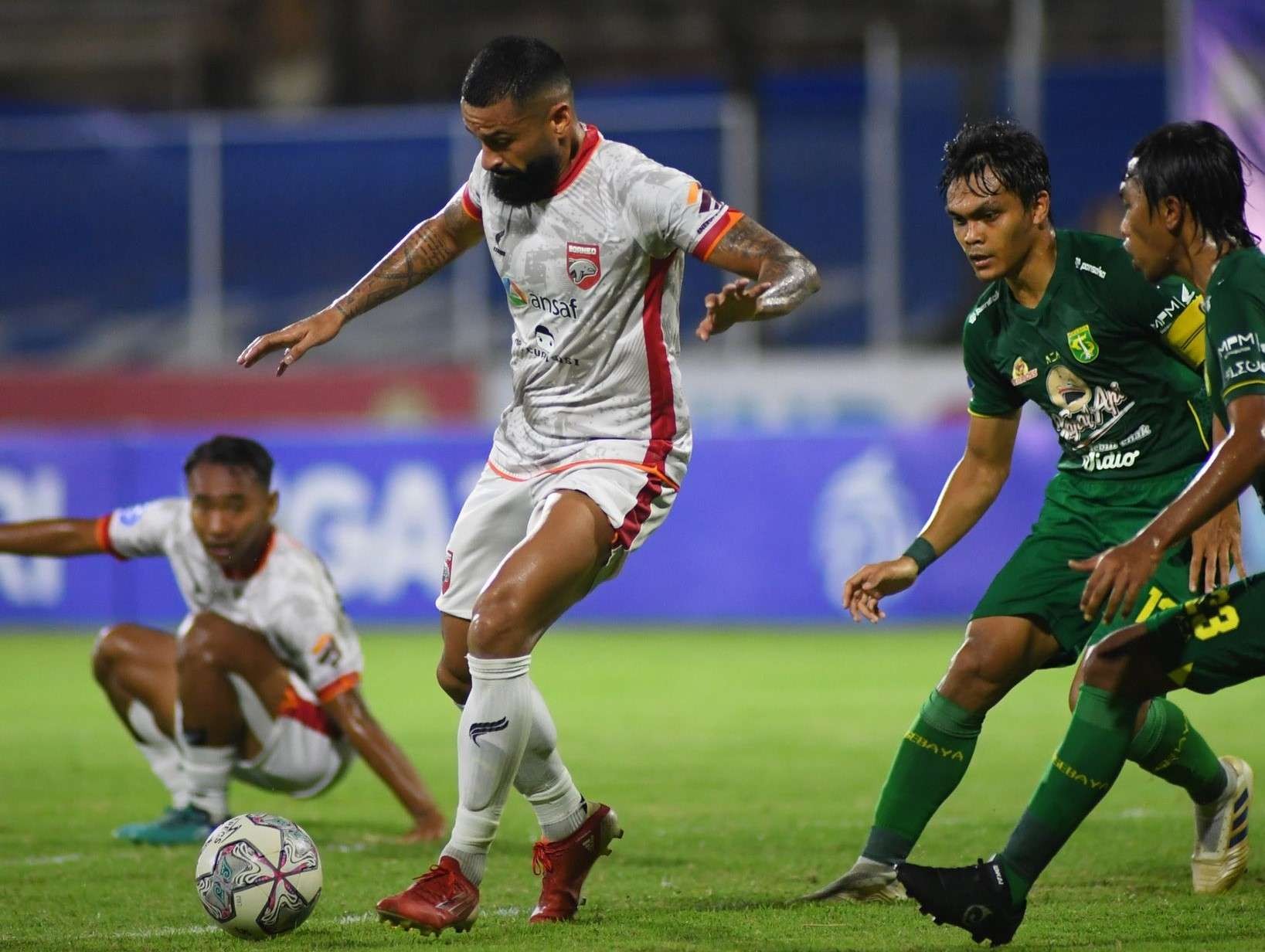 Persebaya keok dari Borneo FC dalam laga terakhir Liga 1. (Foto: Twitter @BorneoSMR)