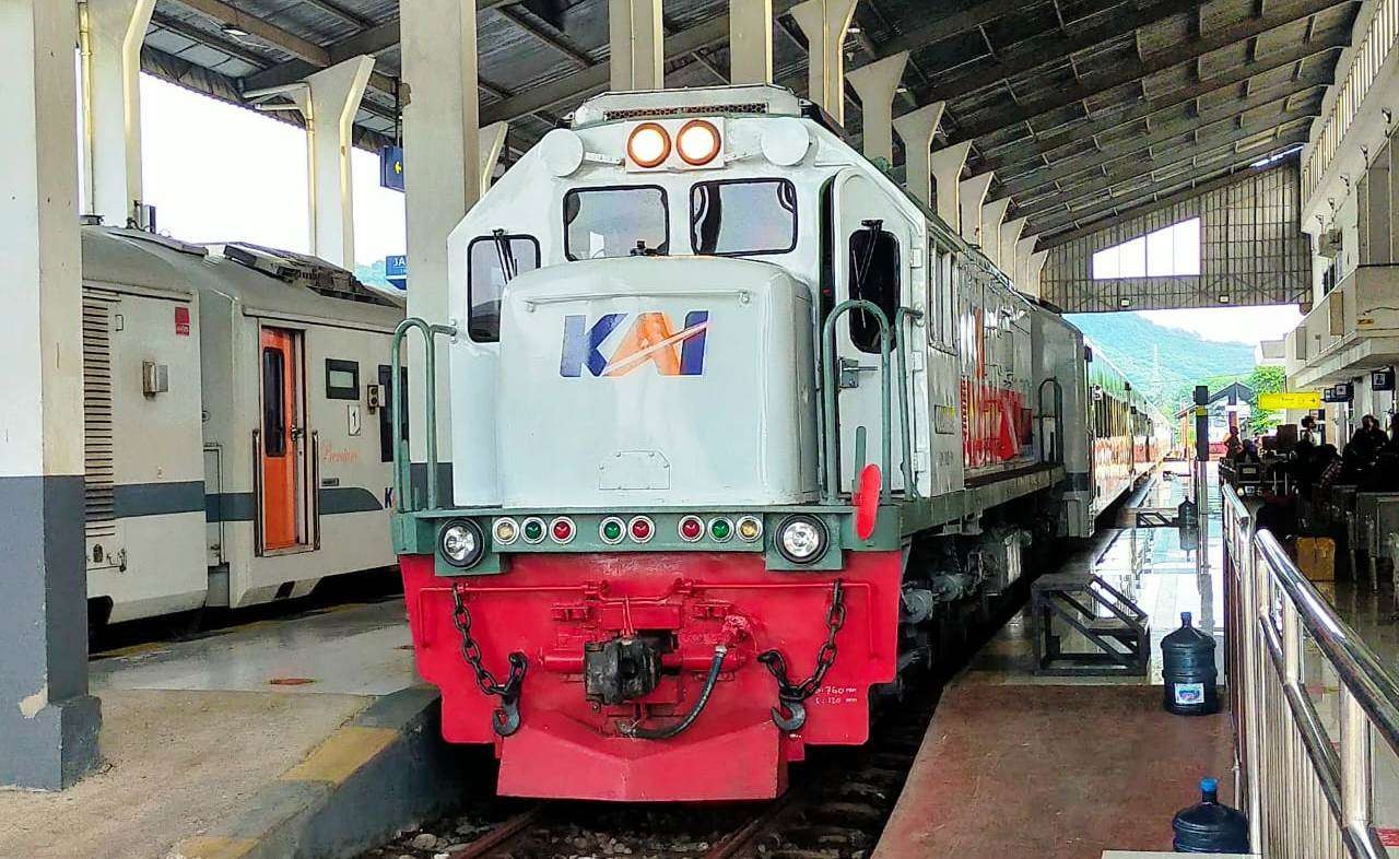 Aktivitas di salah satu Stasiun Kereta Api. (Foto: Istimewa)