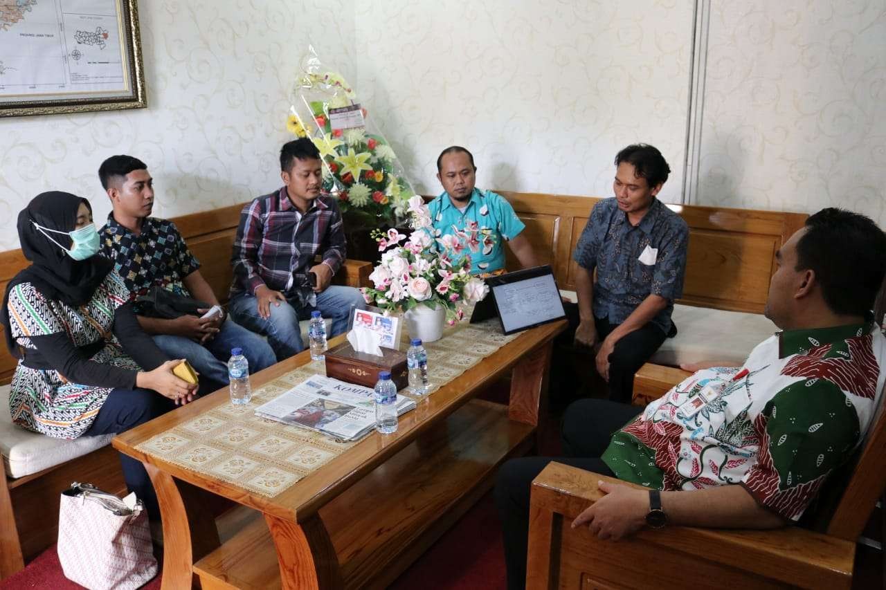 Pengurus AFK Blora saat pemaparan program kerja di hadapan Bupati Blora Arief Rohman. (Ahmad Sampurno / Ngopibareng.id)