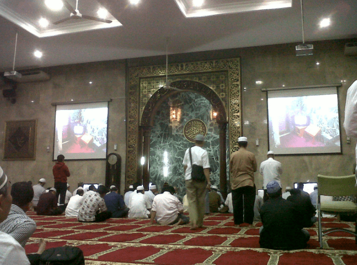 Masjid Sunda Kelapa Jakarta, suasana jelang shalat Tarawih berjamaah. (Foto: Ilustrasi)