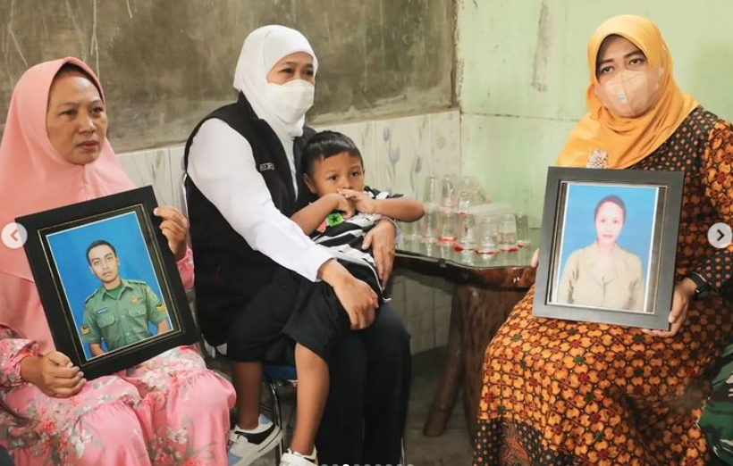 Gubernur Jawa Timur Khofifah Indar Parawansa berziarah kubur ke makam Sertu Eka Andriyanto Hasugian, di Sidoarjo, Sabtu 2 April 2022. (Foto: instagram)