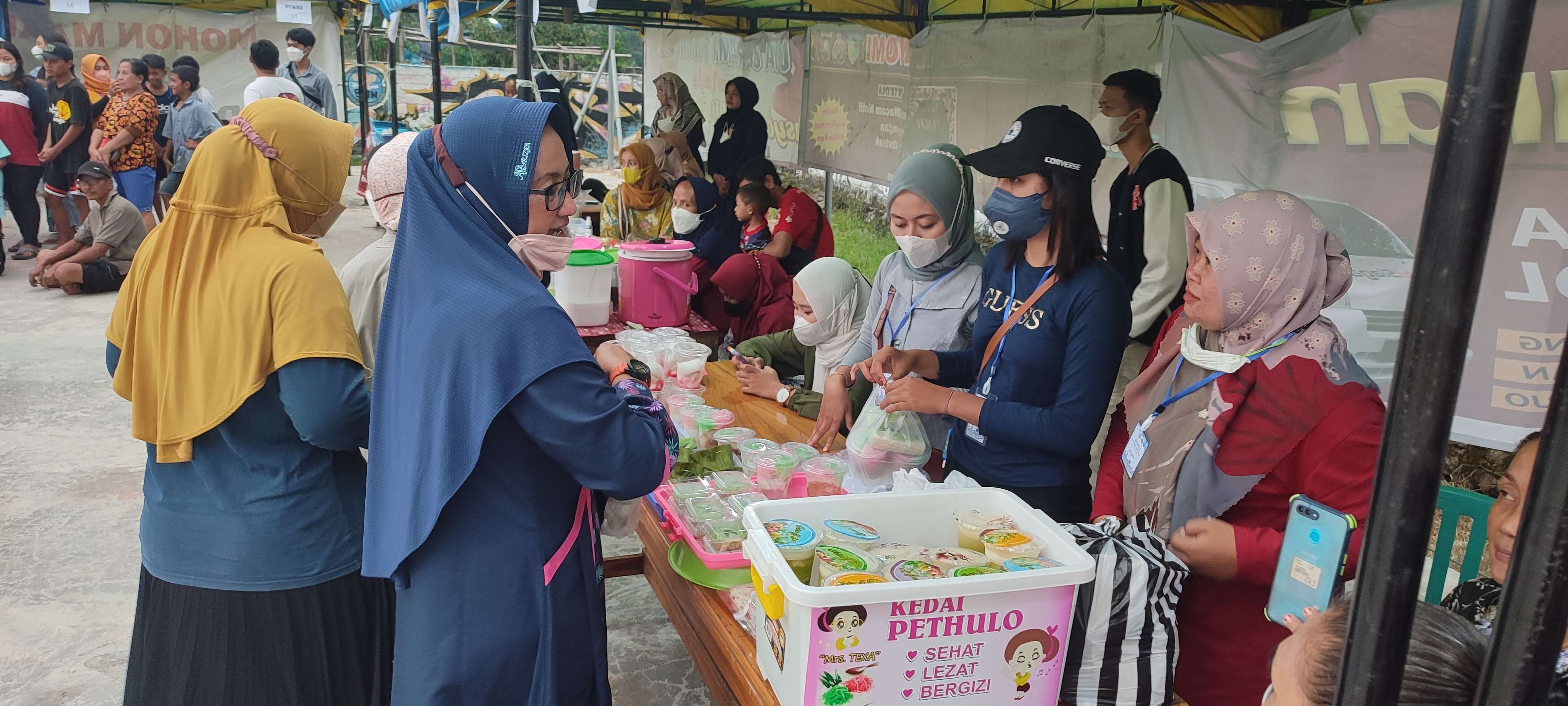 Genjot Produk  UMKM, Pemdes Wonoasri gelar Bazar Takjil Budaya, 3 April 2022. (Foto: Fendhy Plesmana/Ngopibareng.id)