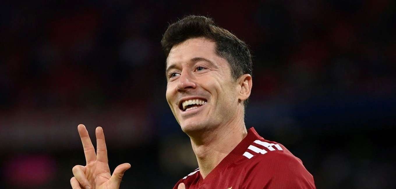 Robert Lewandowski dikabarkan ingin gabung Barcelona di bursa transfer musim panas ini. (Foto: Twitter/@lewy_official)