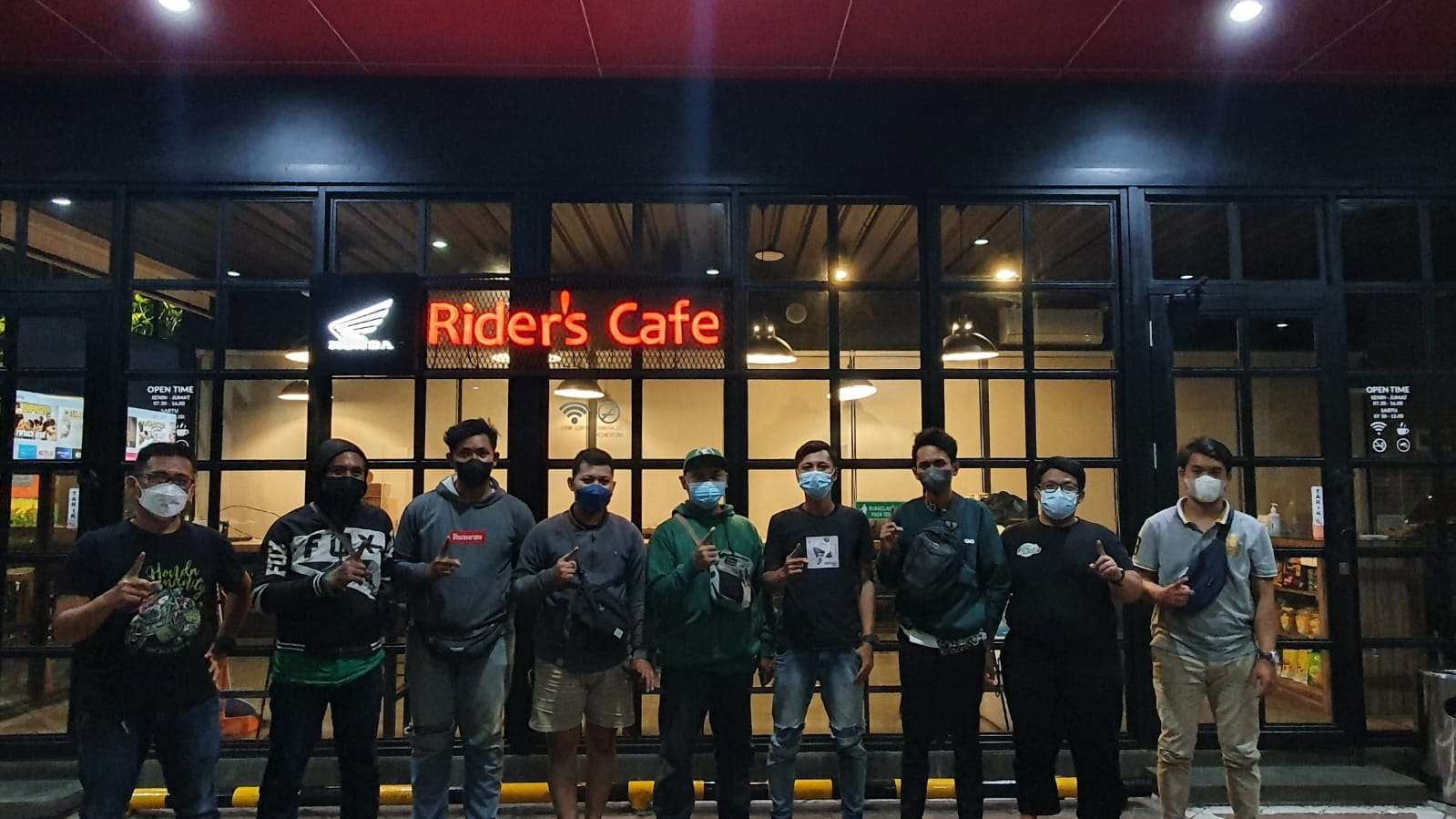 Komunitas BeAt melakukan kopdar di Riders Cafe MPM Honda Jatim. (Foto: MPM Honda)