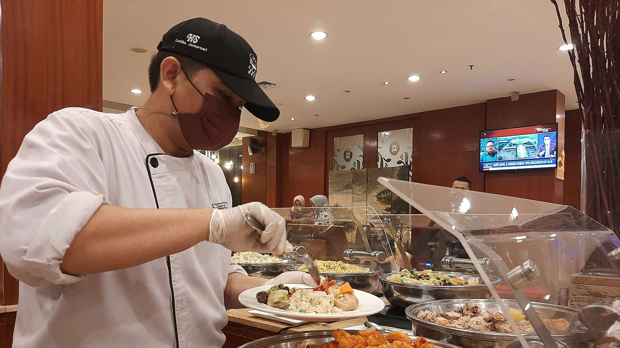 Salah satu menu buka puasa di Hotel Santika Jemursari Surabaya. (Foto: Pita Sari/Ngopibareng.id)