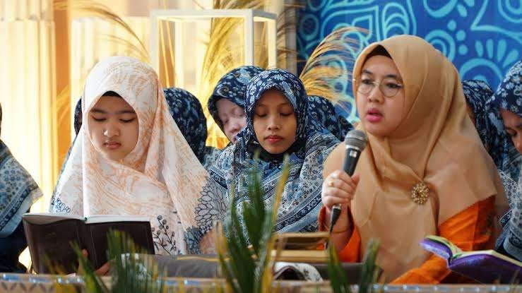 Santri putri tadarus Al-Quran. (Foto: Istimewa)