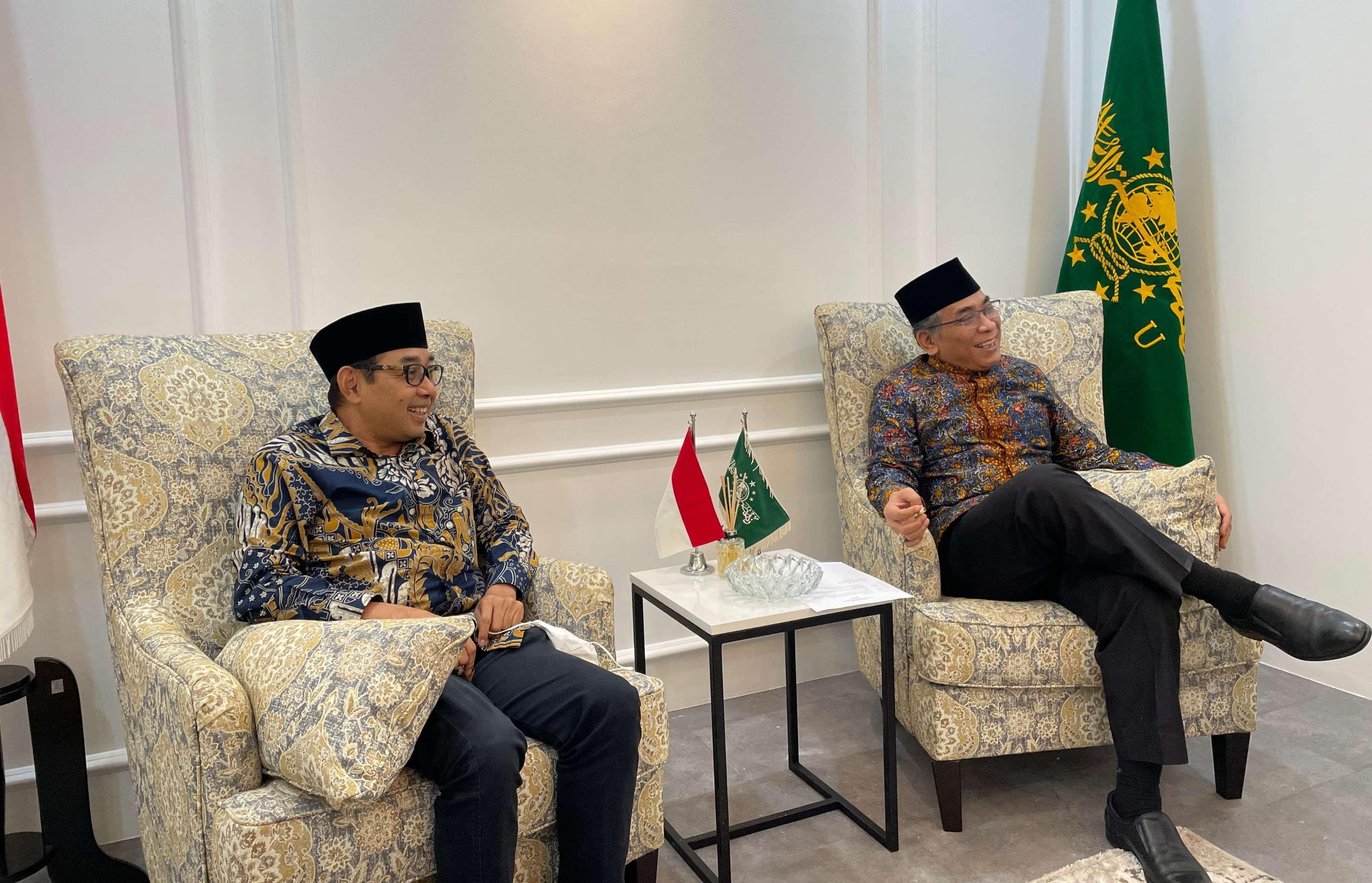 Bersama Yahya Cholil Staquf di kantor PBNU, Jakarta. (foto ngopibareng.id)