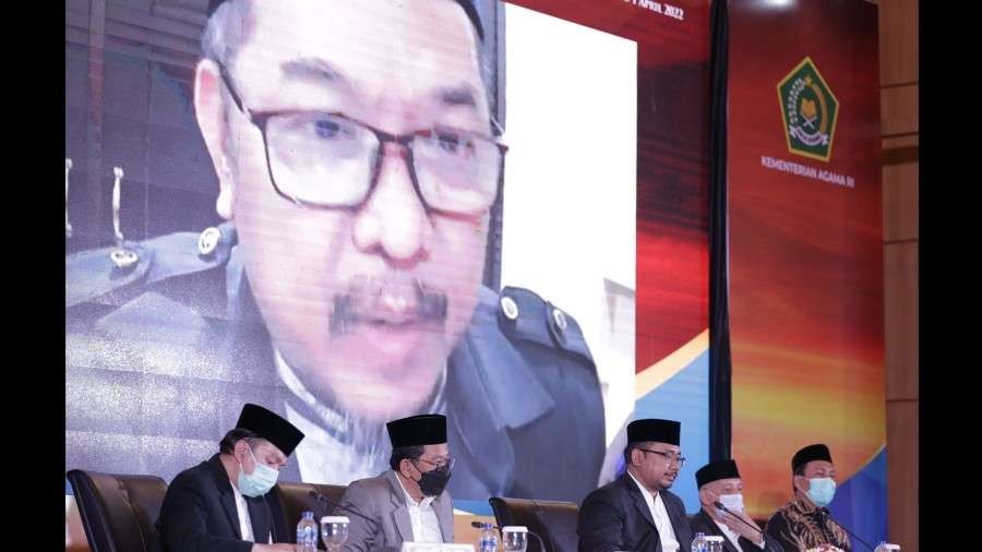 Dr KH Sriyatin Siddiq (Majelis Tarjih Muhammadiyah) beri tanggapan pada Sidang Isbat Awal Ramadan 1443 H. (Foto: Kemenag)